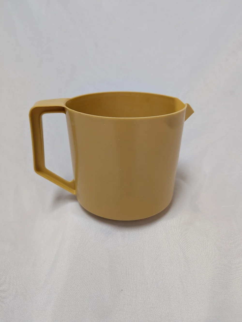 1970s/80s Harvest Gold Vintage Retro Rubbermaid Drink Pitcher 1.5 Qts -NO LID
